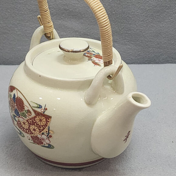 VINTAGE JAPANESE PORCELAIN TEAPOT FLORAL BAMBOO HANDLE - Picture 3 of 10